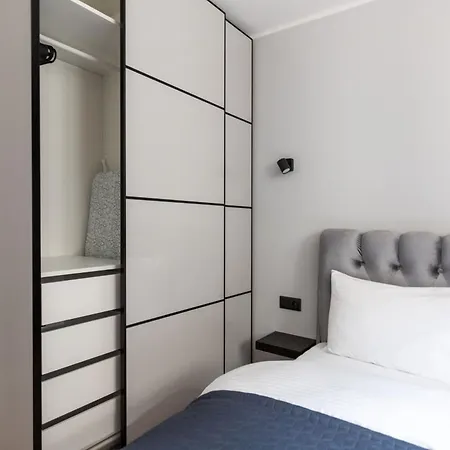 Newly Refurbished Lukiskiu Square By Reside Baltic Apartment